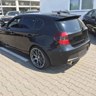 Aerodinamiskais jumta spoileris BMW E81 / E87, spīdīgi melns — 2
